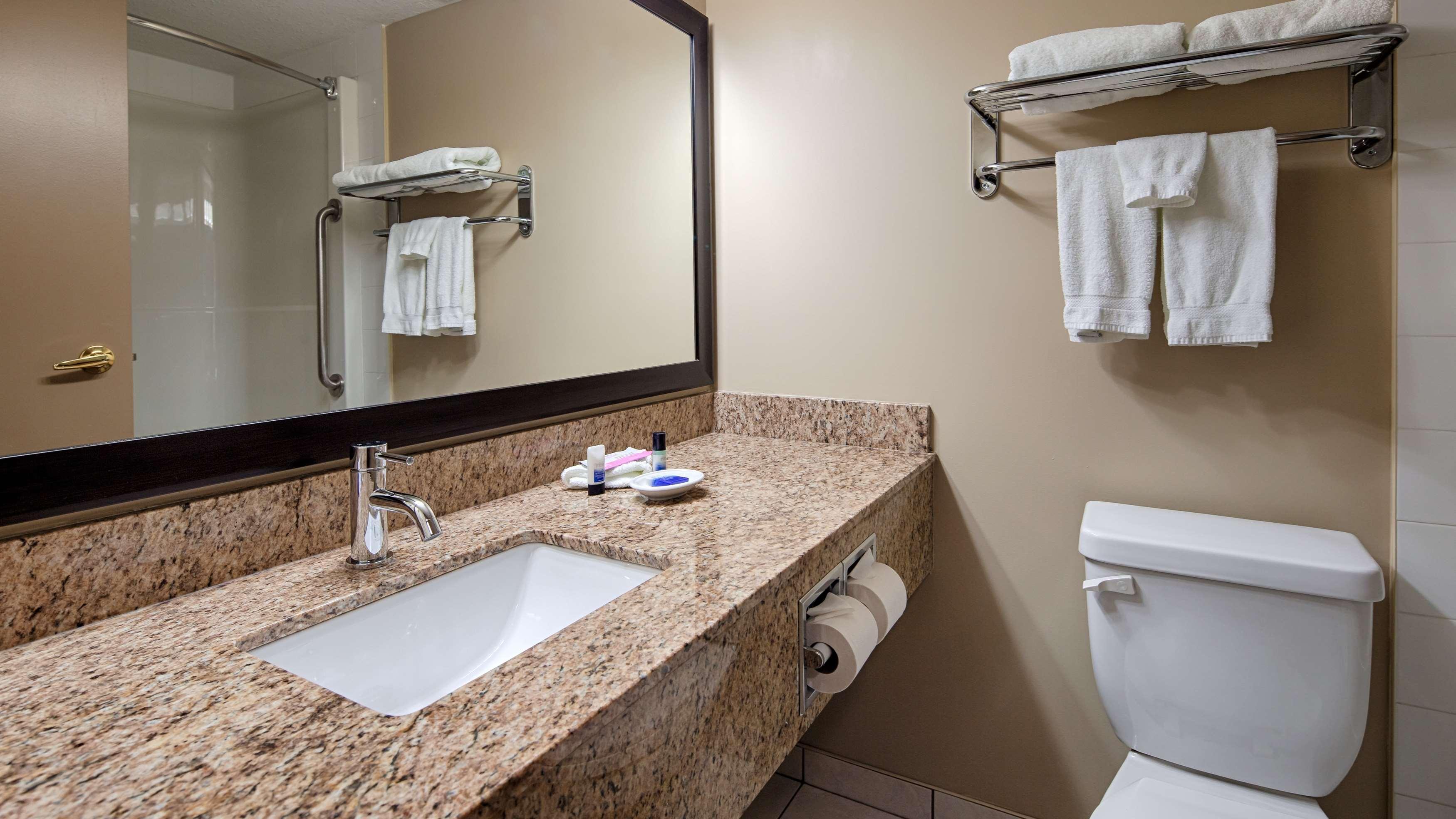 Best Western Plus Red Deer Inn & Suite Exterior photo
