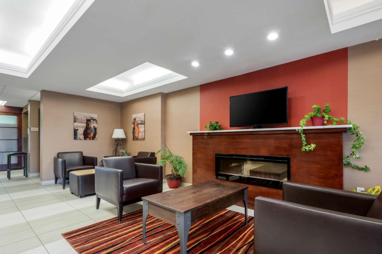 Best Western Plus Red Deer Inn & Suite Exterior photo