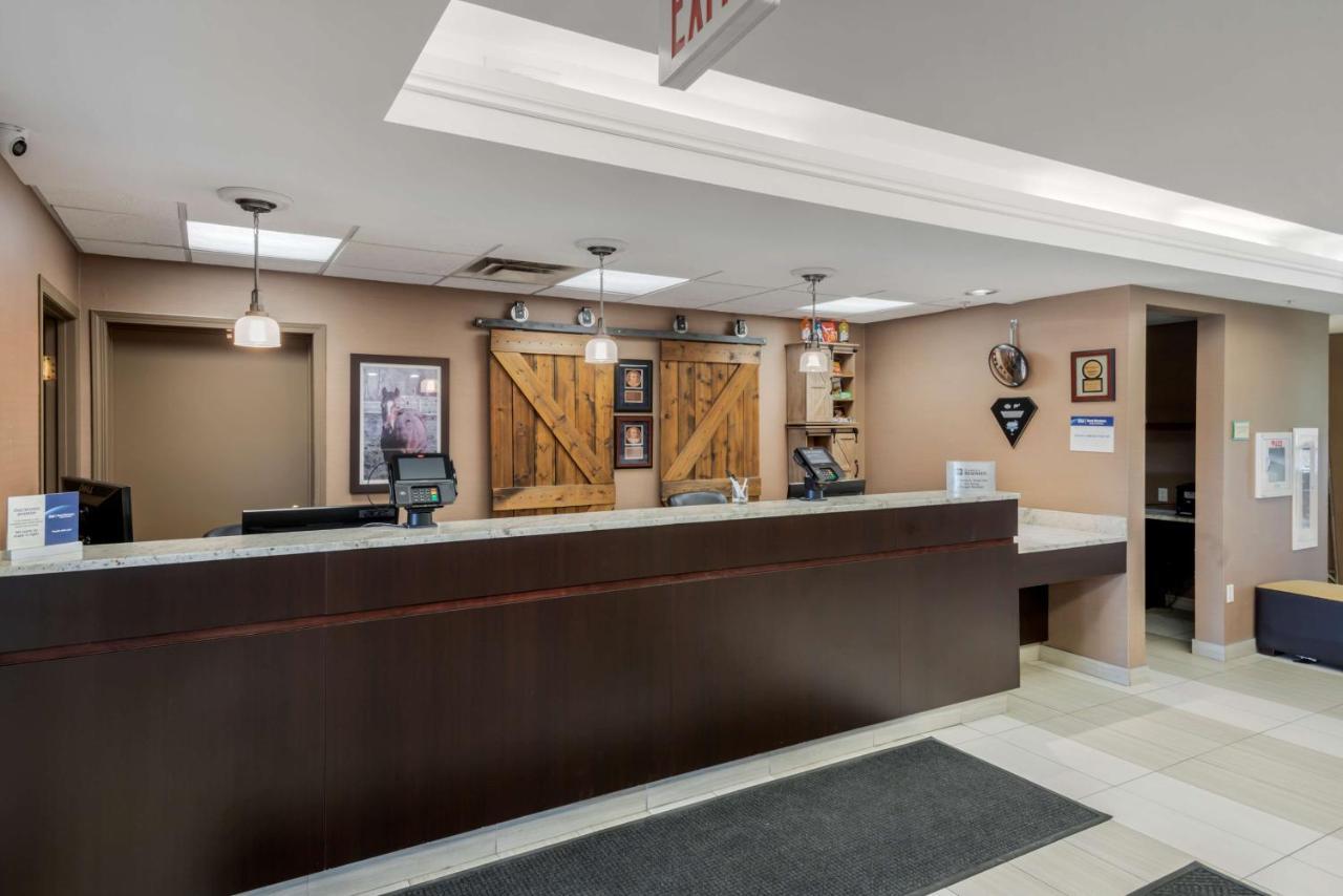 Best Western Plus Red Deer Inn & Suite Exterior photo