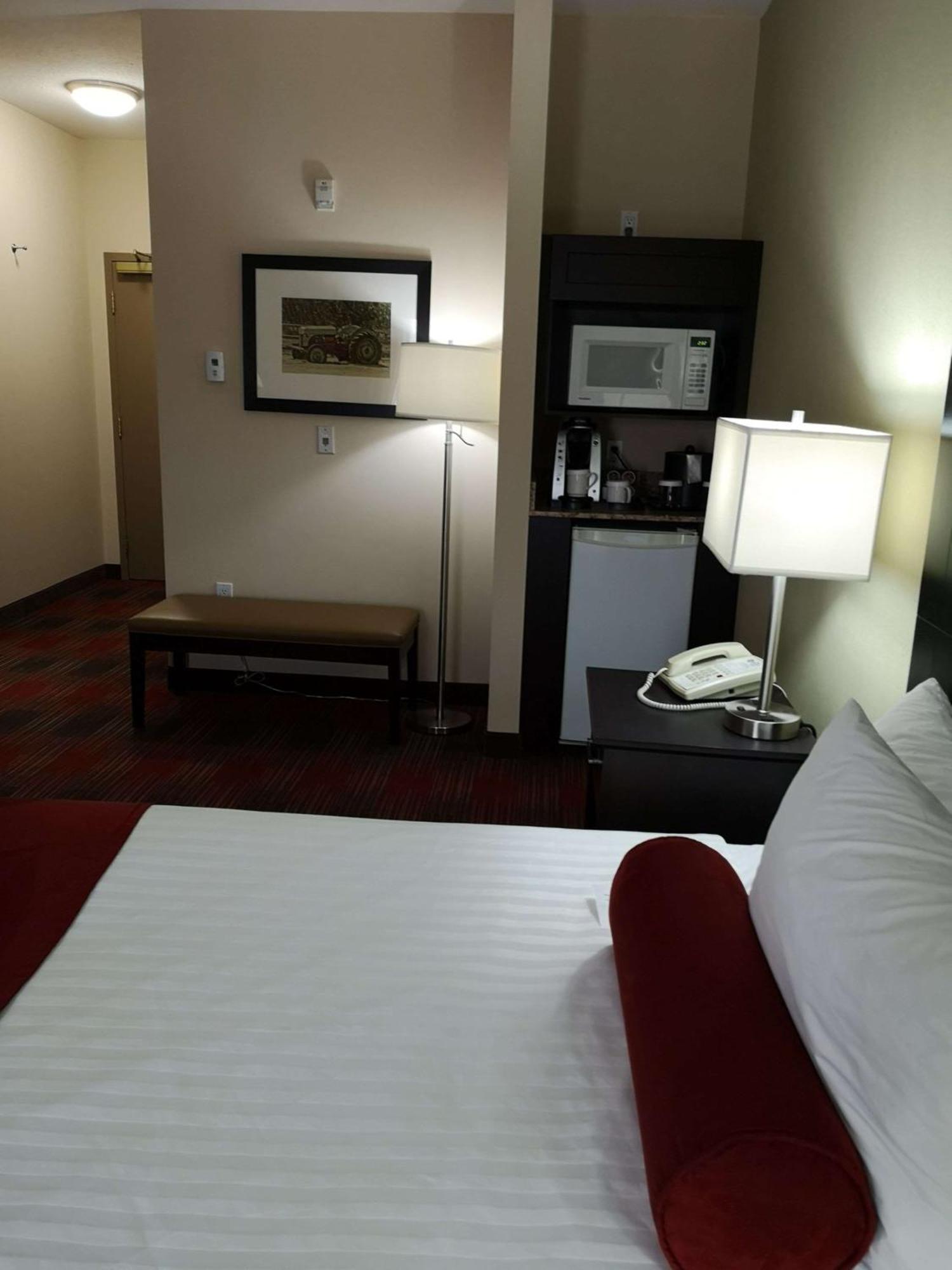 Best Western Plus Red Deer Inn & Suite Exterior photo